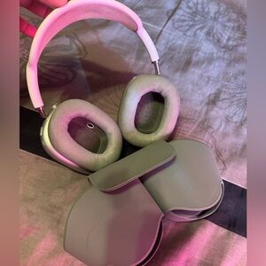 Apple Airpod Max
Green color